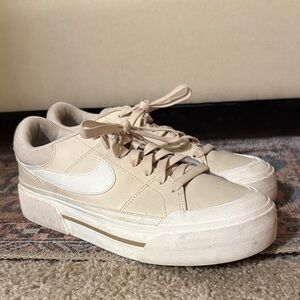 Nike Women's Court Legacy Lift